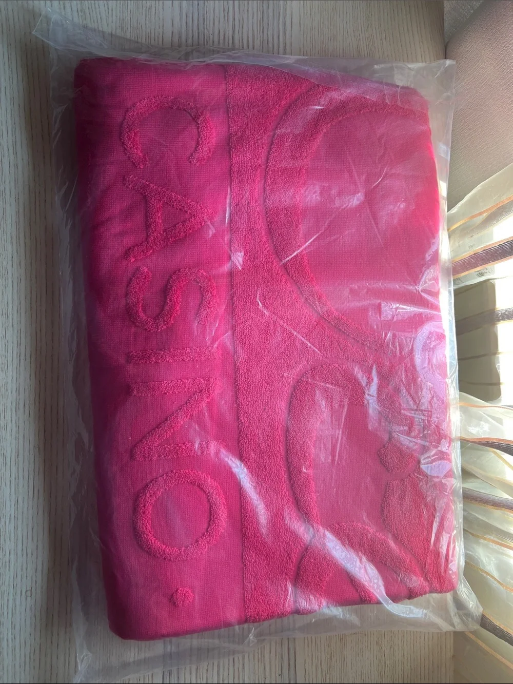 Premium Hot Pink Beach Towel — Soft & Absorbent
